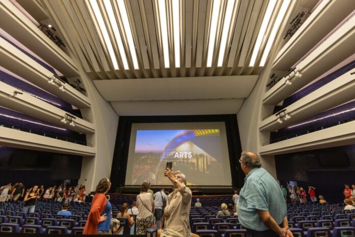 Més de 8.800 persones gaudixen de la Jornada de Portes Obertes del Palau de les Arts