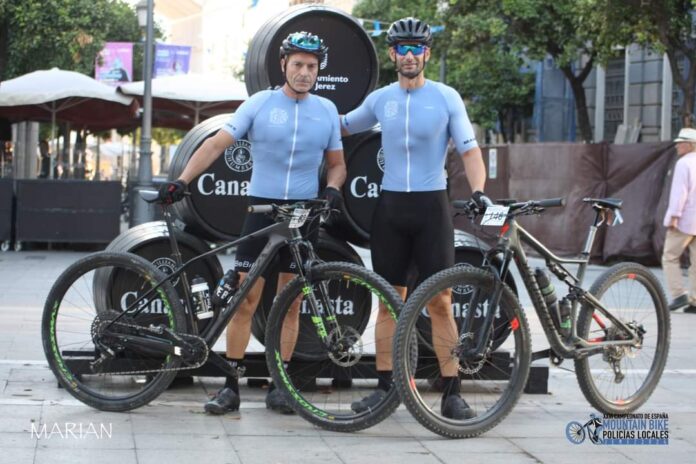 Dos agents de la Policia Local de Manises, Félix Collado i Francisco Cervera, van participar en el XXVI Campionat d'Espanya MTB de policies locals, que es va celebrar el passat cap de setmana a Jerez de la Frontera. Uns 200 agents de la Policia Local de 72 municipis d'Espanya han competit en aquesta prova ciclista, que s'ha iniciat en el centre de la ciutat i ha suposat un recorregut de 37 Km per terreny urbà i muntanyenc. La pròxima edició serà a Molina de Segura (Múrcia).