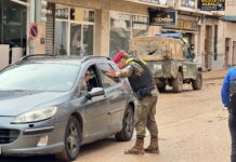 Varios militares llegando a la zona devastada por la Dana en Valencia