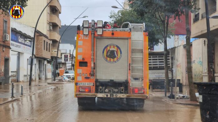 Quatre persones de Ribarroja van ser reallotjats per els bombers i policia local al residir pròxims al barranc