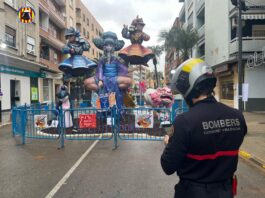 Els Bombers de València revisen prop de 600 falles per garantir una Cremà segura