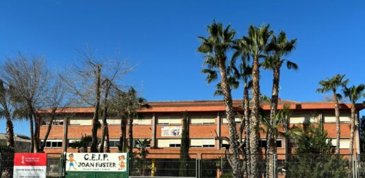 El Govern de Manises denuncia l’abandonament dels centres escolars públics del municipi per part de la Conselleria