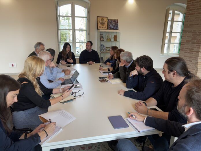 L'Ajuntament de Manises es reuneix amb la Comissionada per a la reconstrucció després de la DANA