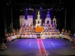 Presentació fallera plena d’emoció al Teatre Capitoli en Godella