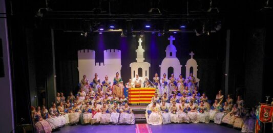 Presentació fallera plena d’emoció al Teatre Capitoli en Godella