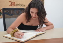 La dramaturga de Manises Alma García estrena ‘Contra Ana’ a l’Auditori Germanies La dramaturga manisera Alma García estrena 'Contra Ana' a l’Auditori Germanies