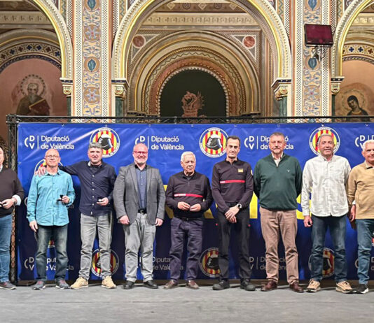 El Consorci de Bombers de València ret homenatge a 27 professionals després de dècades de servici a la província