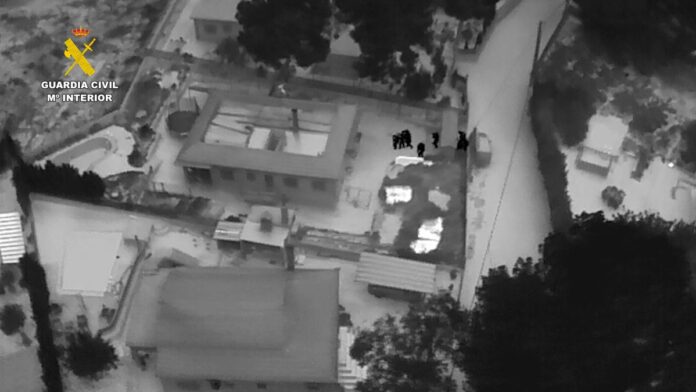 Ocho detenidos tras desarticular dos puntos de venta de droga en Cheste y otro de venta al por mayor en Vilamarxant