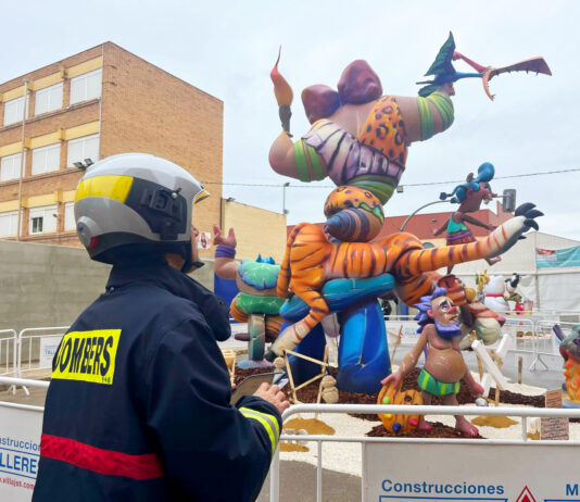 El Consorci de Bombers reforça la seguretat de les Falles a la província amb un protocol d’actuació davant pluges i vent El Consorci de Bombers reforça la seguretat de les Falles a la província amb un protocol d'actuació davant pluges i vent