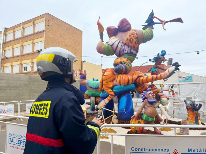 Revision_Fallas El Consorci de Bombers reforça la seguretat de les Falles a la província amb un protocol d'actuació davant pluges i vent