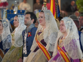 Paterna viu l’Ofrena més multitudinària dels últims cinc anys amb l’estrena del catafal de la Verge paterna viu l'ofrena més multitudinària dels últims cinc anys amb l'estrena del catafal de la verge