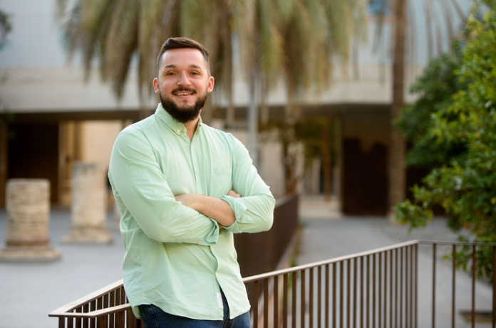 Cuidar dels qui cuiden: estratègies per al benestar amb el psicòleg Enric Valls