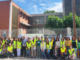 La comunitat educativa de l’IES L’Eliana se suma ala vaga indefinida de l’11 de maig en defensa del’educació La comunitat educativa de l’IES L’Eliana se suma a la vaga indefinida de l’11 de maig en defensa de l’educació