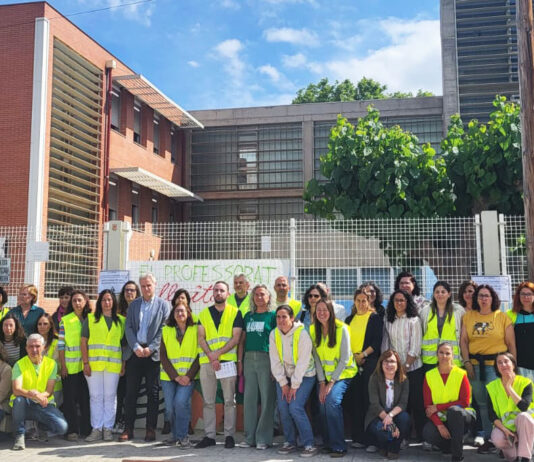 La comunitat educativa de l’IES L’Eliana se suma a la vaga indefinida de l’11 de maig en defensa de l’educació