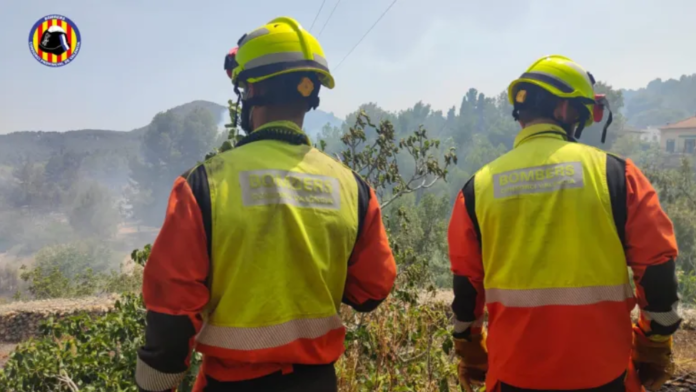 Els bombers del parc de Montcada participen en el gran desplegament d'urgència per l'incendi al barranc del Carraixet Els bombers del parc de Montcada participen en el gran desplegament d'urgència per l'incendi al barranc del Carraixet
