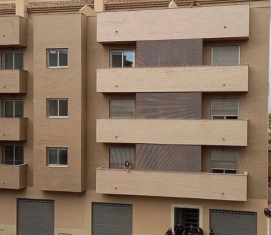 Una ‘okupació’ organitzada de matinada en un edifici de Bétera reactiva l’alarma veïnal Una ‘okupació’ organitzada de matinada en un edifici de Bétera reactiva l'alarma veïnal