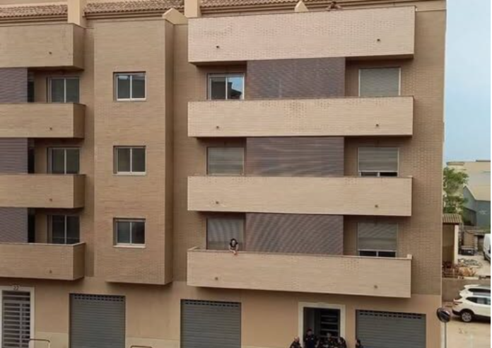 Una ‘okupació’ organitzada de matinada en un edifici de Bétera reactiva l'alarma veïnal Una ‘okupació’ organitzada de matinada en un edifici de Bétera reactiva l'alarma veïnal