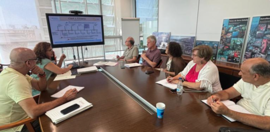 L’Eliana celebra la rectificació de la Generalitat per a buscar una solució al conflictiu pas de l’estació de Metrovalencia L'Eliana celebra la rectificació de la Generalitat per a buscar una solució al conflictiu pas de l'estació de Metrovalencia