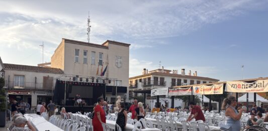 Sant Antoni de Benaixeve continua en festes amb jocs de taula, tradició i una gran nit de música