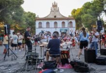 La Plaça de l’Ermita de Godella s’ompli de música amb el tardeo de Pollaztres La Plaça de l’Ermita de Godella s’ompli de música amb el tardeo de Pollaztres