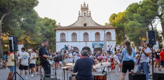 La Plaça de l’Ermita de Godella s’ompli de música amb el tardeo de Pollaztres La Plaça de l’Ermita de Godella s’ompli de música amb el tardeo de Pollaztres