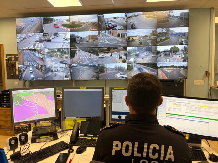 L'Ajuntament de Manises reforça la seguretat ciutadana i el control del trànsit amb una xarxa de més de 200 càmeres de videovigilància en rotondes, accessos i edificis municipals.