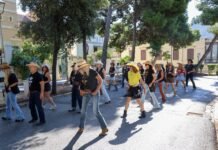 Una intensa jornada de country line dance ompli de música, ritme i convivència l'entorn de l'Ermita a Godella