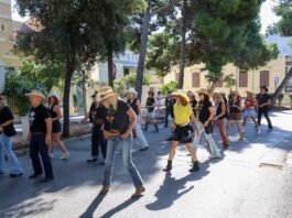Una intensa jornada de country line dance ompli de música, ritme i convivència l'entorn de l'Ermita a Godella